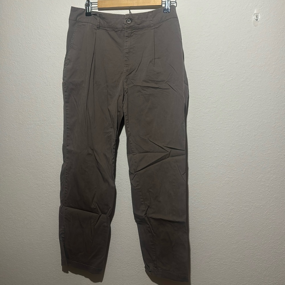 Women’s dress pants/work pants.                                Size 14 (US)